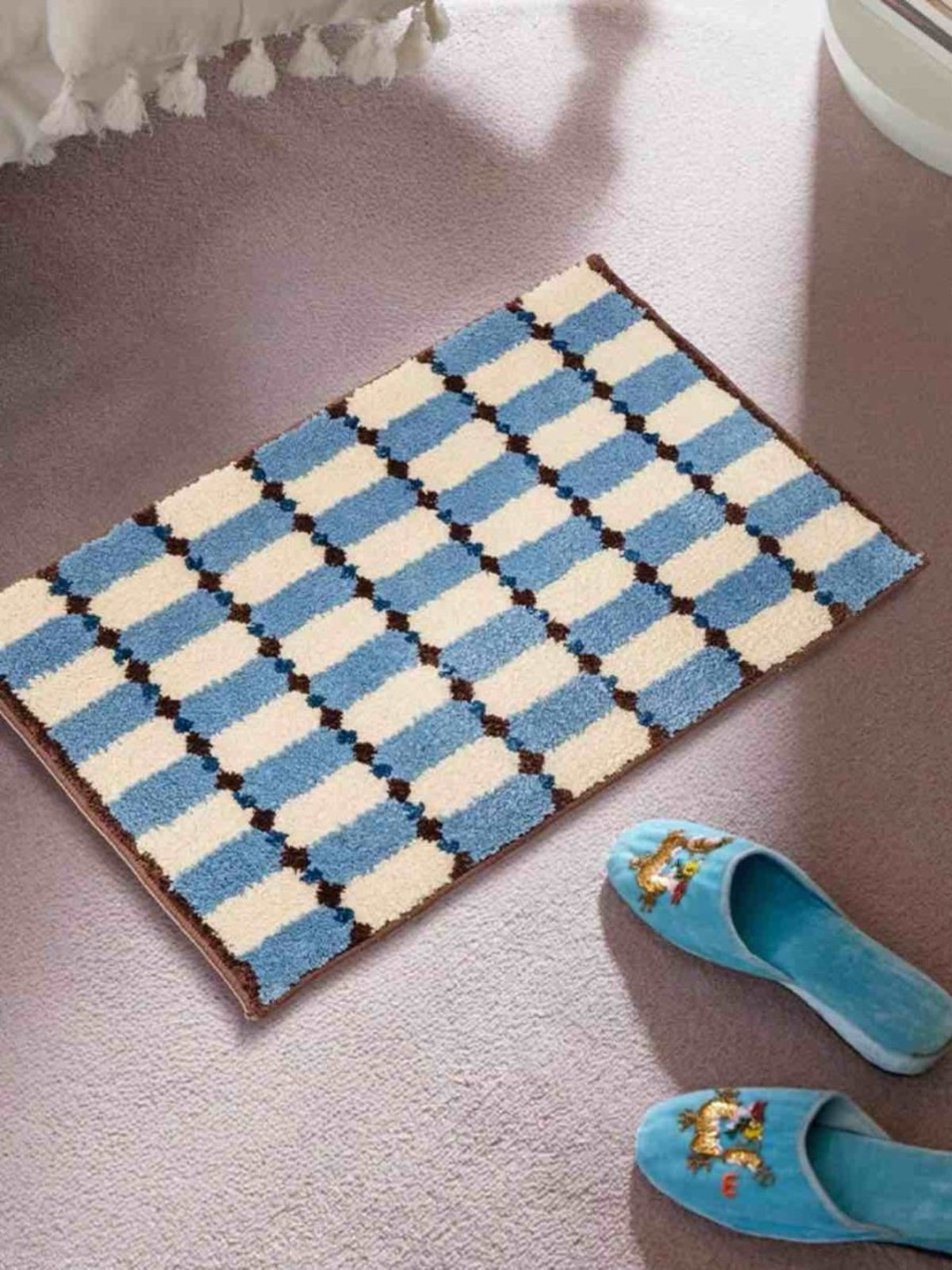 Retro Checker Bath Rug – Machine Washable, Ultra Soft