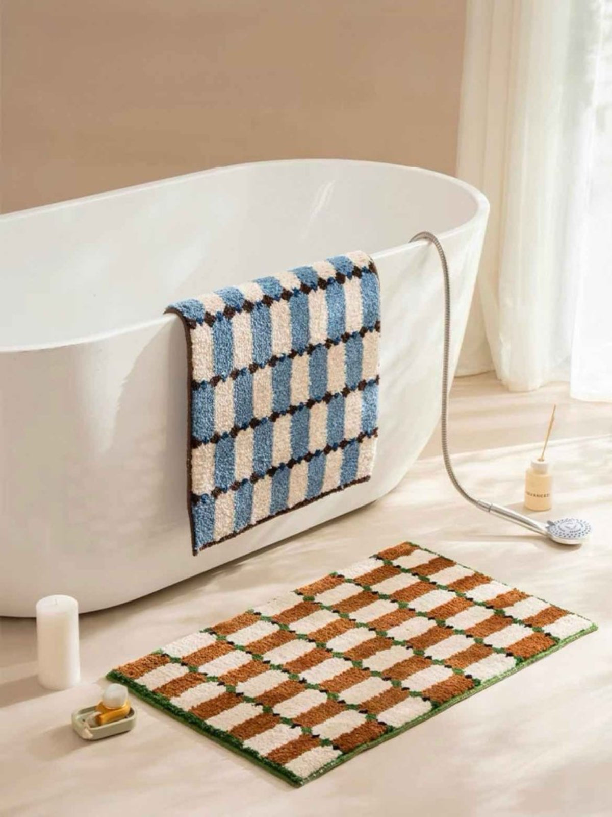 Retro Checker Bath Rug – Machine Washable, Ultra Soft